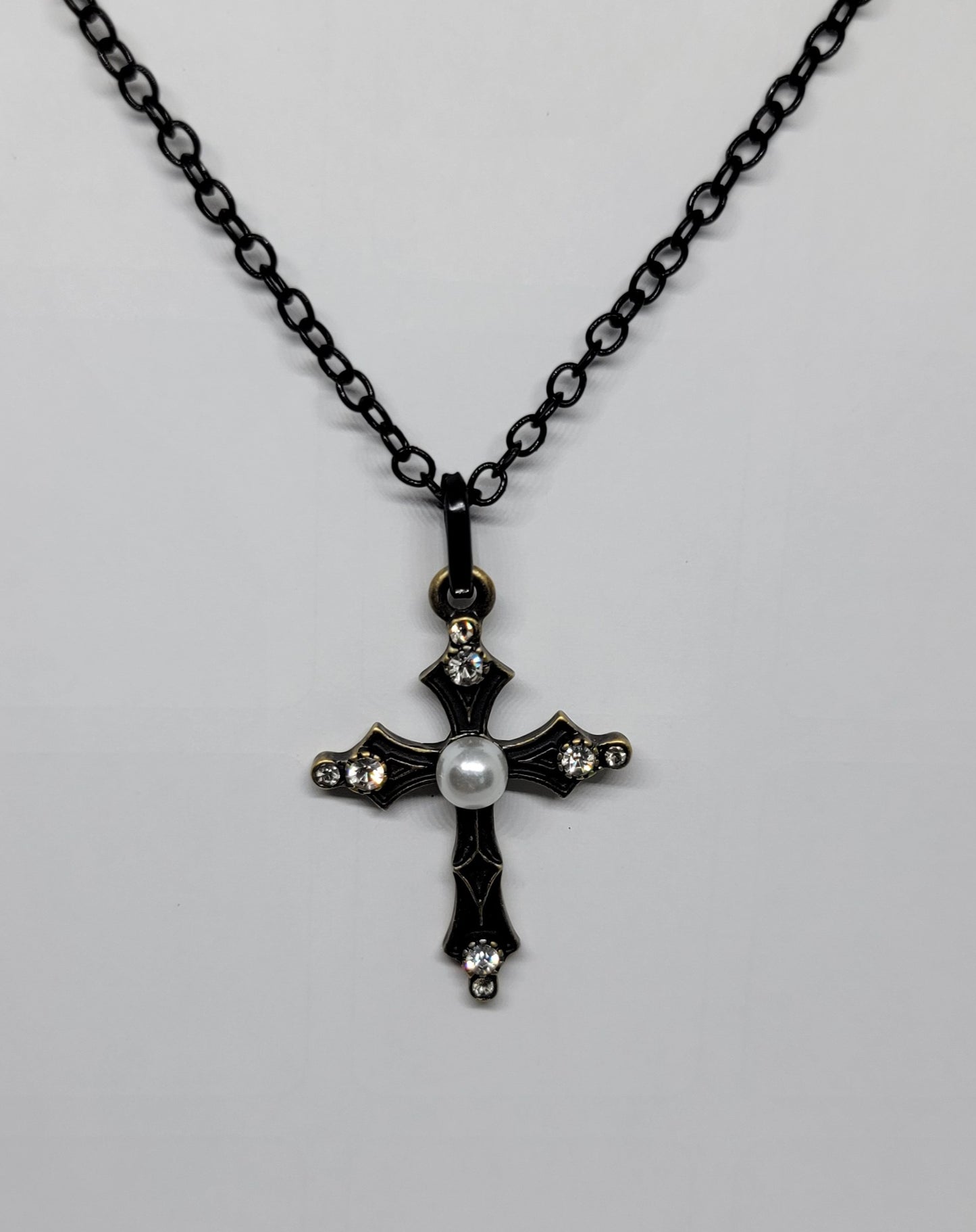 Blackish necklace with pearl and rhinestones